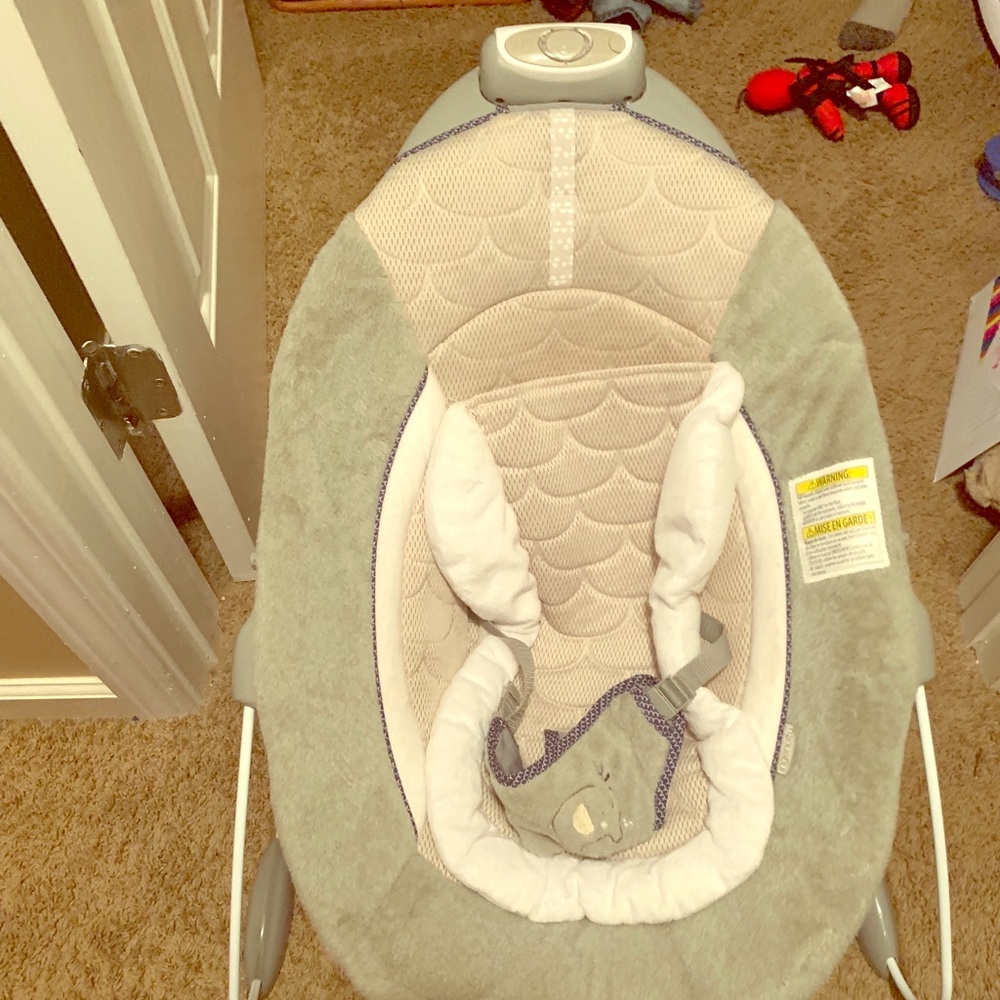 Baby bouncer that self bounces.